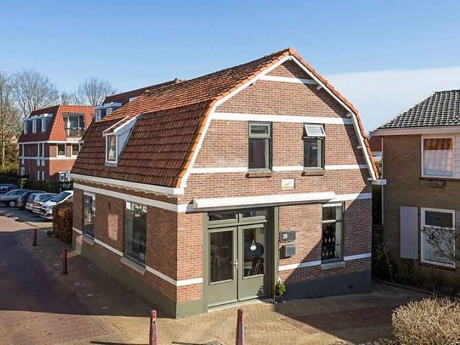 Het pand van Kapsalon Blitzz aan de Dorpsweg 39