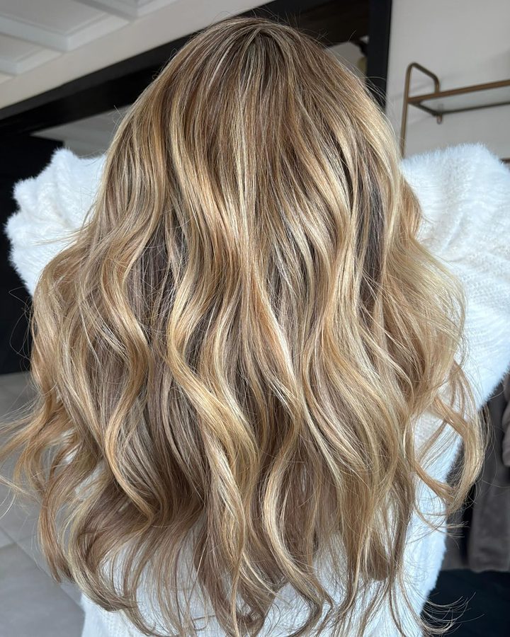 Zonnig blond, van achteren gefotografeerd in Rockanje