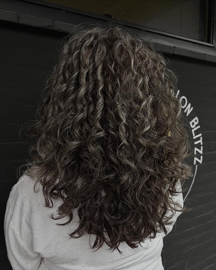 Curly cut, van achteren gefotografeerd in Barendrecht